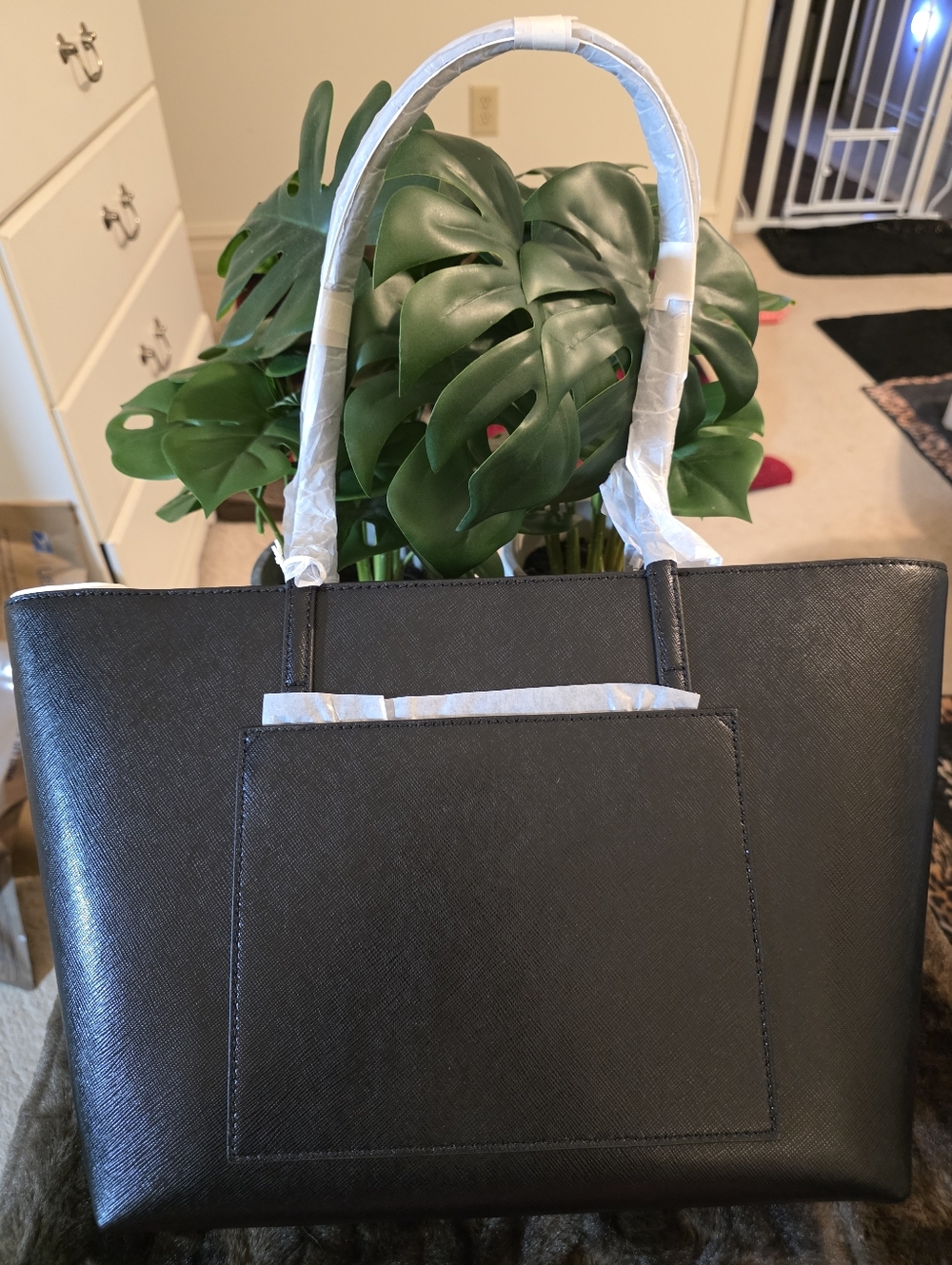 NWT TORY BURCH SM Sleek Black Tote with Subtle Gold Accent FRER GIFTS - Picture 4 of 8